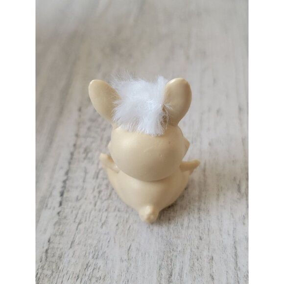Mini blushing Easter Bunny toy figure rabbit fluff - Picture 3 of 4